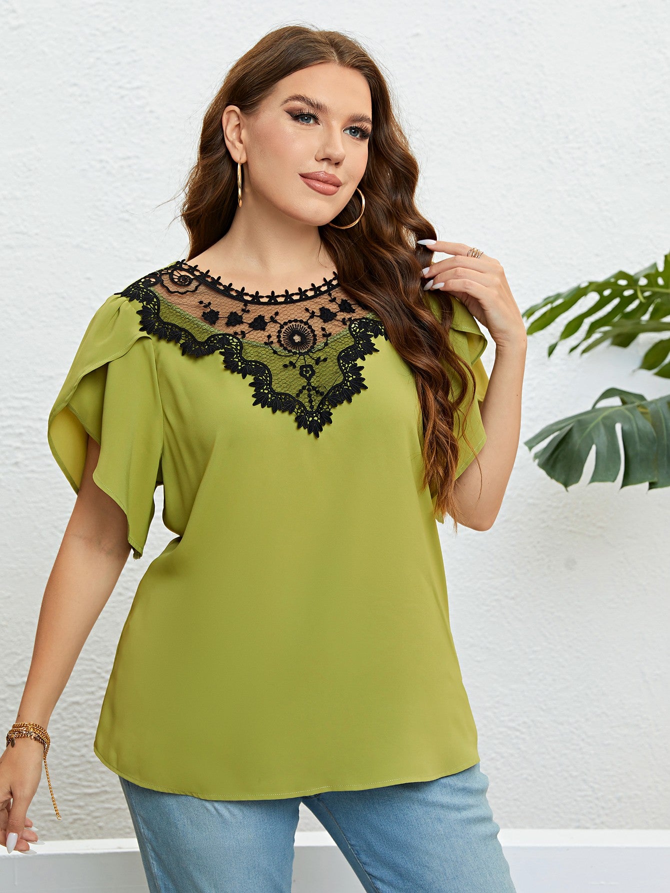 Contrast Spliced Lace Petal Sleeve Blouse