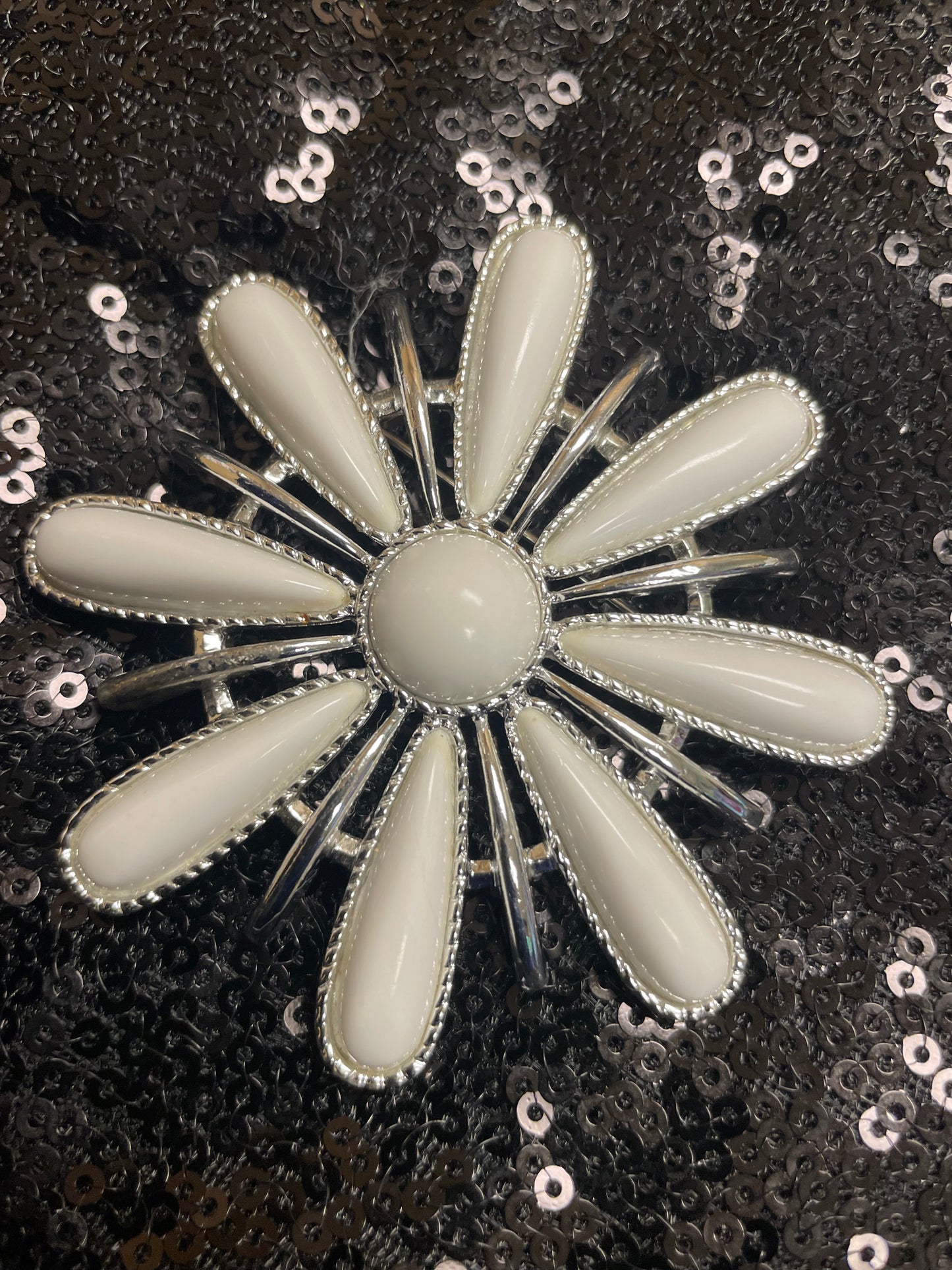 Vintage 1973 Signed Sarah Coventry Flower Brooch